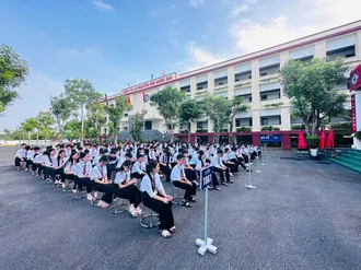 NHỮNG GIỜ HỌC ĐẶC BIỆT DƯỚI SÂN TRƯỜNG 
