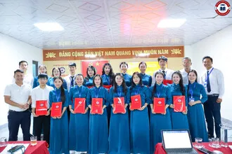 LỄ TRAO QUYẾT ĐỊNH TUYỂN DỤNG GIÁO VIÊN NĂM HỌC 2026 – 2027: KHỞI ĐẦU HÀNH TRÌNH XÂY DỰNG VÀ PHÁT TRIỂN TRƯỜNG THPT NGUYỄN TRỌNG BÌNH