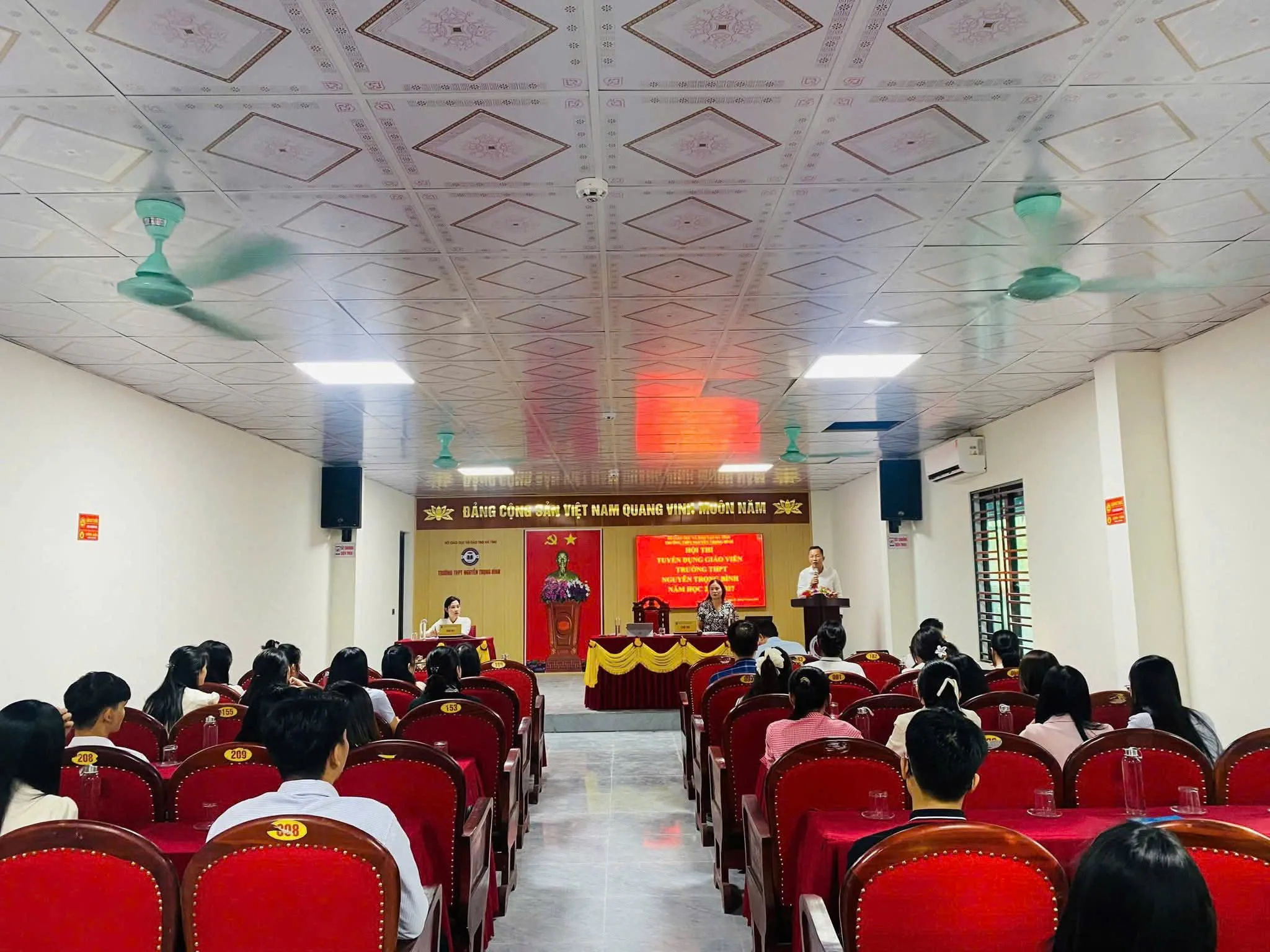 THỰC HIỆN KẾ HOẠCH CỦA HỘI ĐỒNG TUYỂN DỤNG GIÁO VIÊN ĐỢT 1 NĂM HỌC 2026 - 2027 CỦA TRƯỜNG THPT NGUYỄN TRỌNG BÌNH