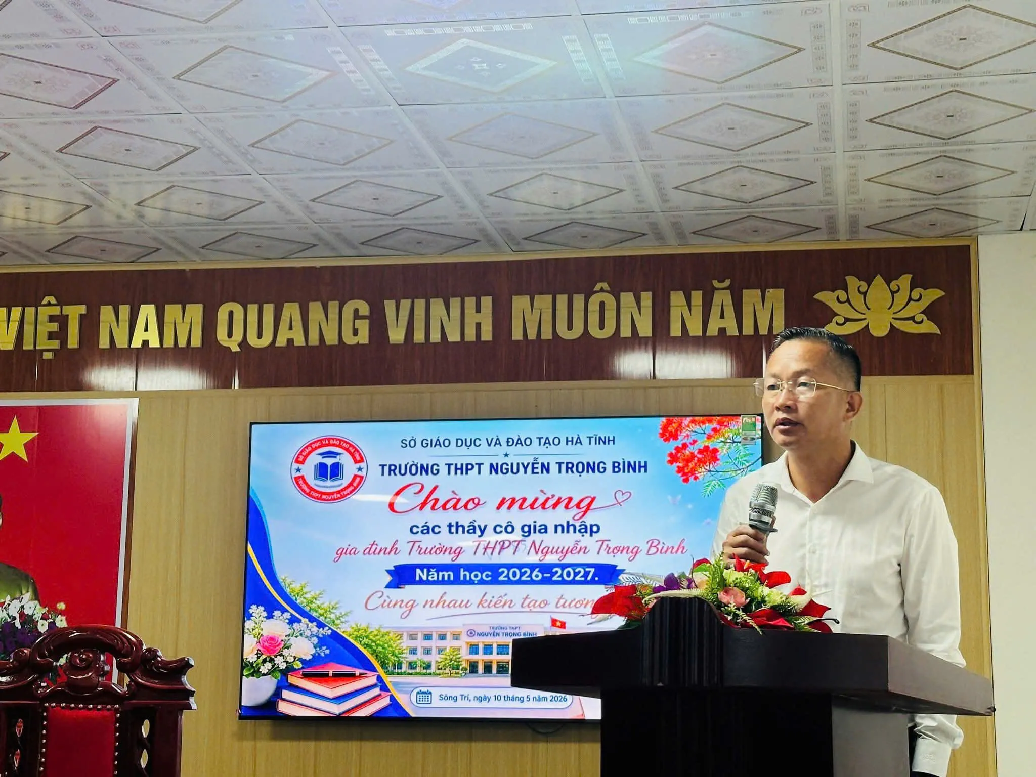  TRƯỜNG THPT NGUYỄN TRỌNG BÌNH TỔ CHỨC CHÀO ĐÓN ĐỘI NGŨ GIÁO VIÊN MỚI 
